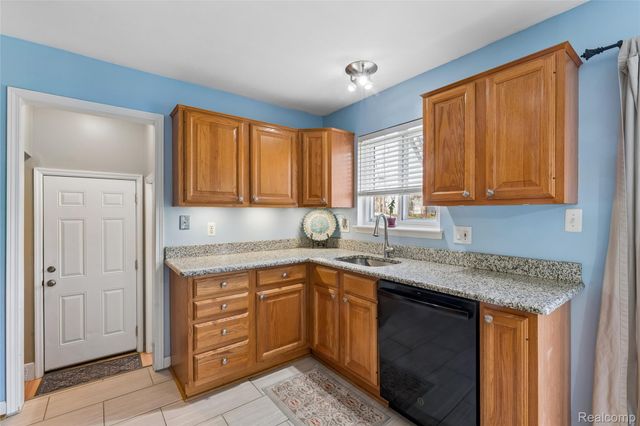 30110 Fink Avenue, Farmington Hills, MI 48336