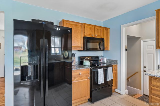 30110 Fink Avenue, Farmington Hills, MI 48336