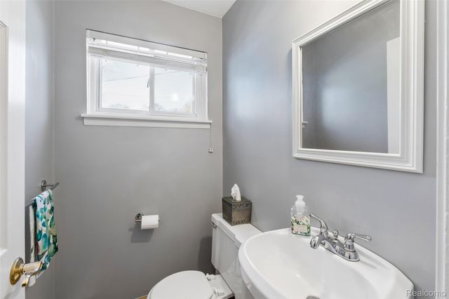 30110 Fink Avenue, Farmington Hills, MI 48336