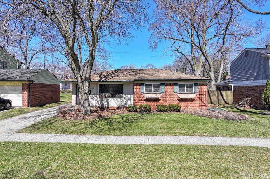 30110 Fink Avenue, Farmington Hills, MI 48336