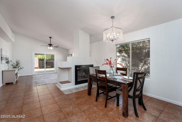 8869 N Willeta Drive, Tucson, AZ 85743