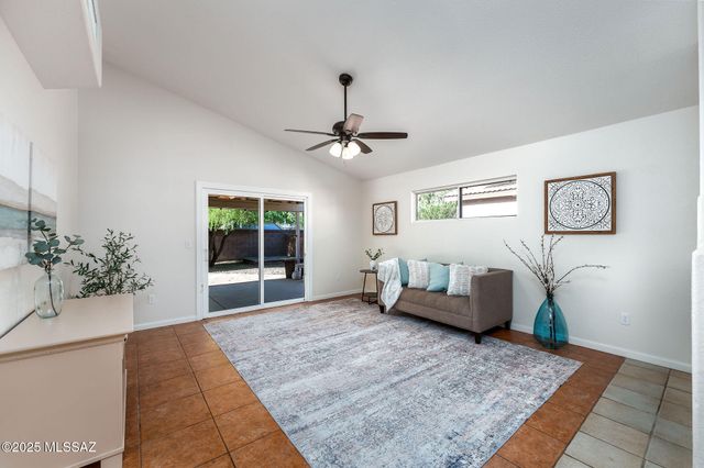 8869 N Willeta Drive, Tucson, AZ 85743