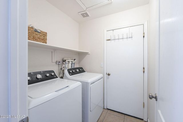 8869 N Willeta Drive, Tucson, AZ 85743