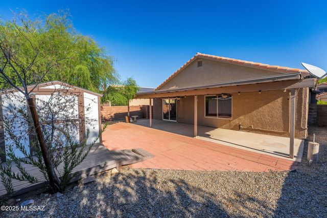 8869 N Willeta Drive, Tucson, AZ 85743