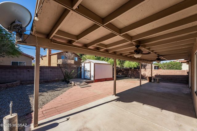 8869 N Willeta Drive, Tucson, AZ 85743