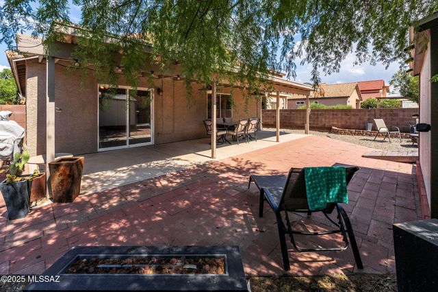 8869 N Willeta Drive, Tucson, AZ 85743