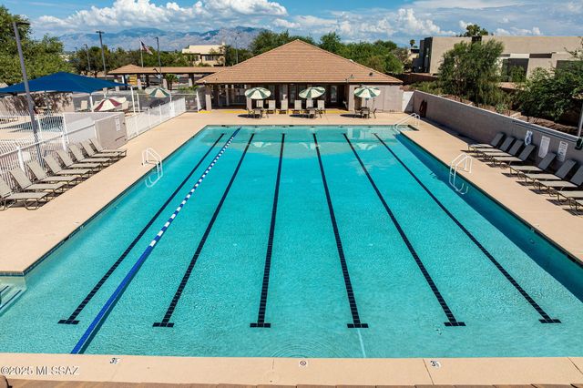 8869 N Willeta Drive, Tucson, AZ 85743