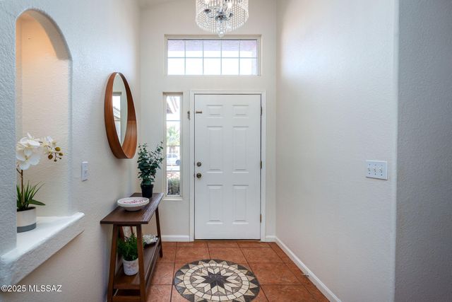 8869 N Willeta Drive, Tucson, AZ 85743