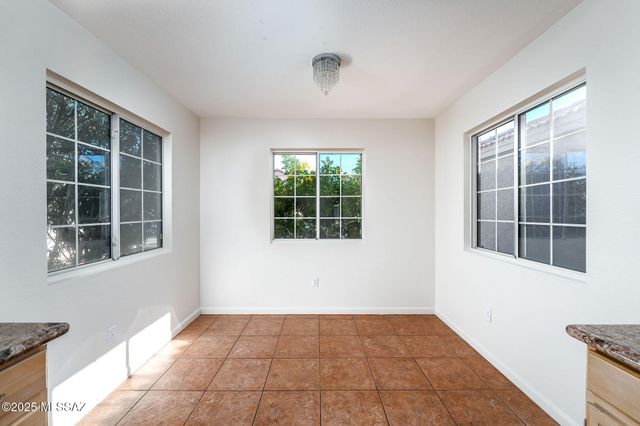 8869 N Willeta Drive, Tucson, AZ 85743