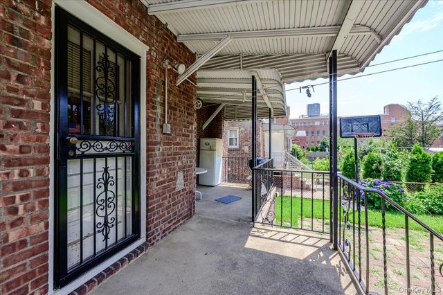 1827 Hering Avenue, Bronx, NY 10461