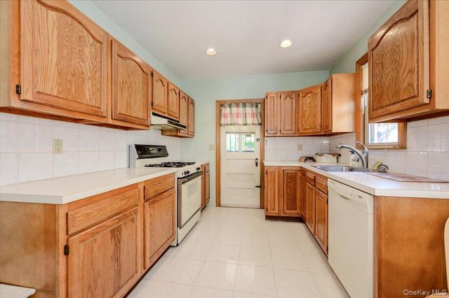 1827 Hering Avenue, Bronx, NY 10461