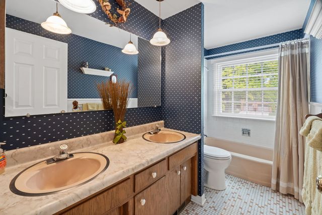 1533 N Belmont Avenue, Arlington Heights, IL 60004