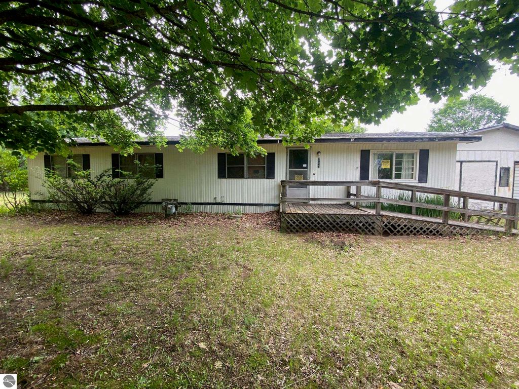 Image 1 of property listing at 1961 Country Lane, Weidman, MI 48893