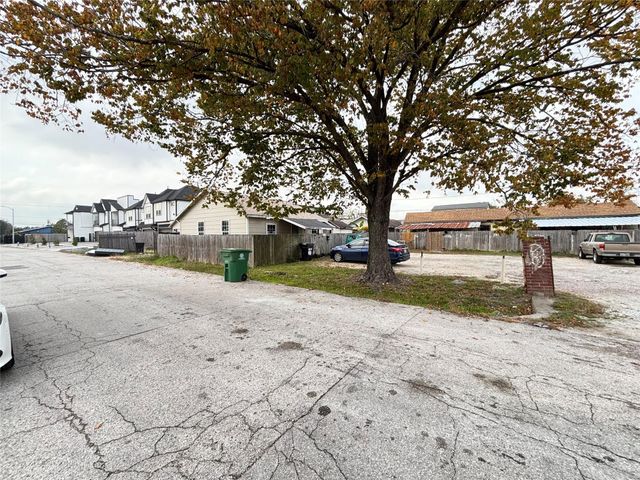 127 E 43rd Street, Houston, TX 77018