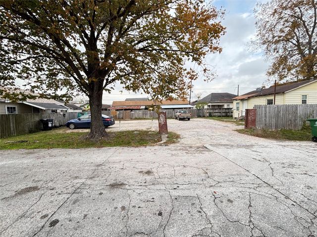 127 E 43rd Street, Houston, TX 77018