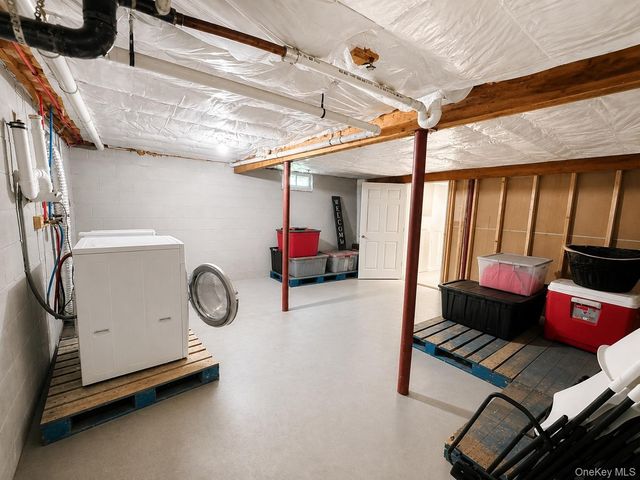 87 Sally Lane, Ridge, NY 11961