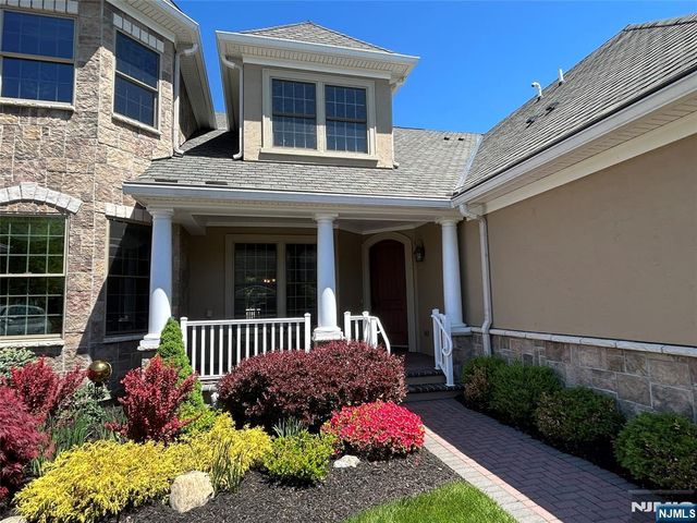33 Windsor Lane, Ramsey, NJ 07446