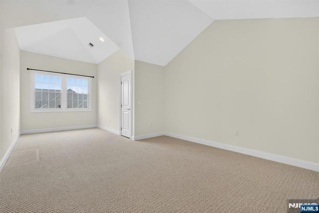 33 Windsor Lane, Ramsey, NJ 07446