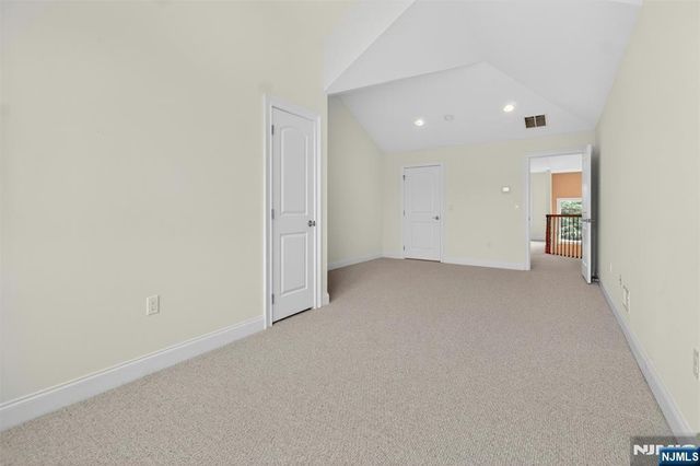 33 Windsor Lane, Ramsey, NJ 07446