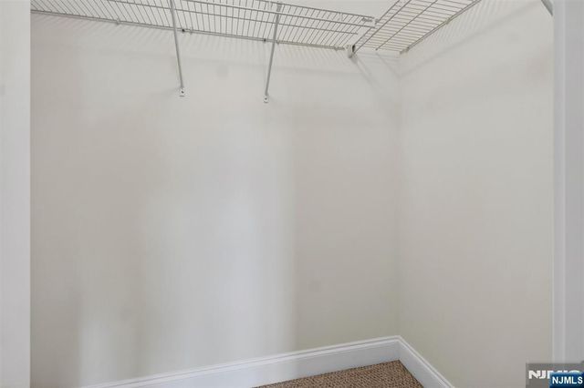 33 Windsor Lane, Ramsey, NJ 07446