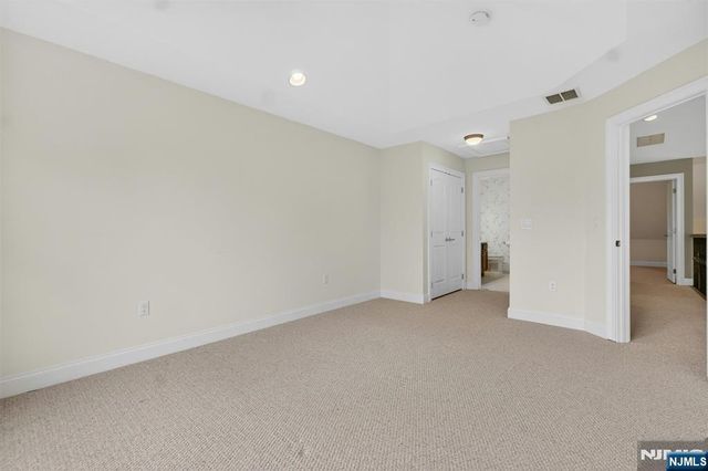33 Windsor Lane, Ramsey, NJ 07446