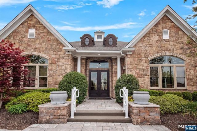 33 Windsor Lane, Ramsey, NJ 07446