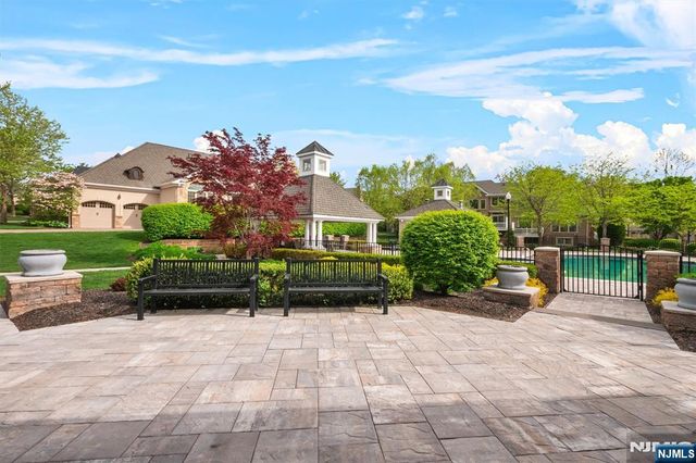 33 Windsor Lane, Ramsey, NJ 07446