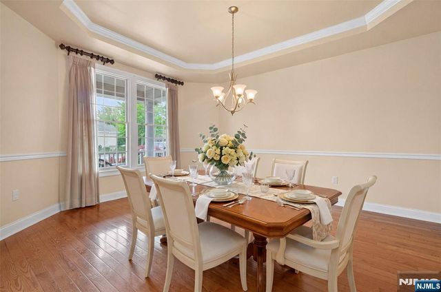 33 Windsor Lane, Ramsey, NJ 07446
