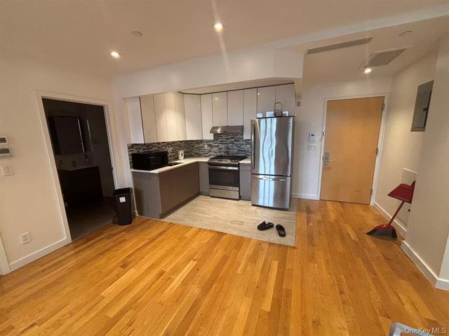 4223 Parsons Boulevard 5D, Flushing, NY 11355