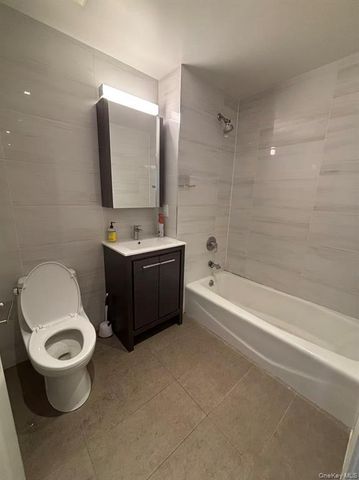 4223 Parsons Boulevard 5D, Flushing, NY 11355