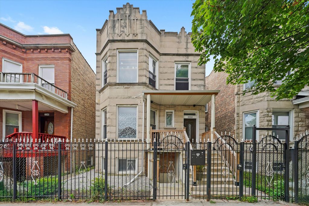 3353 W Evergreen Avenue G, Chicago, IL 60651