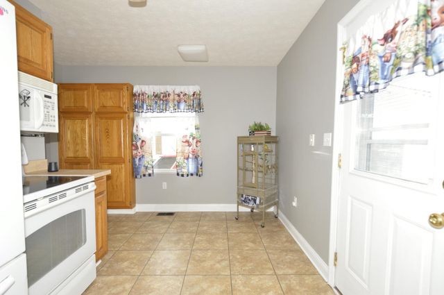 1716 N Sweetbriar Lane 1716 N Sweetbriar Lane, Springfield, OH 45505