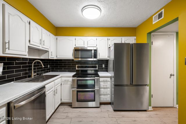 1935 Gardiner Ln J134, Louisville, KY 40205