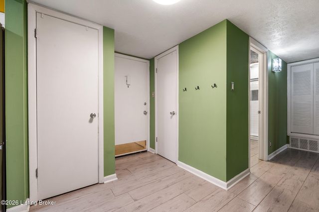 1935 Gardiner Ln J134, Louisville, KY 40205