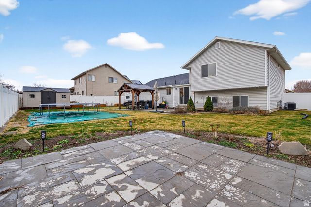 768 W 1090 N, Clinton, UT 84015