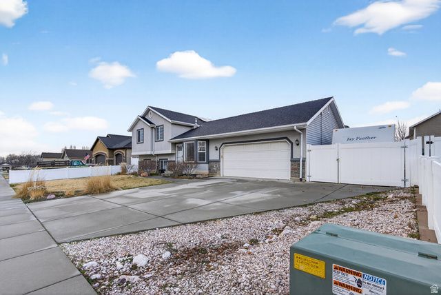 768 W 1090 N, Clinton, UT 84015