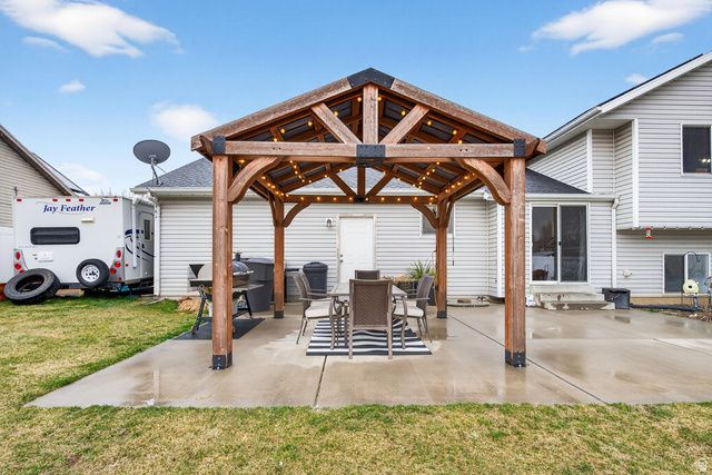 768 W 1090 N, Clinton, UT 84015