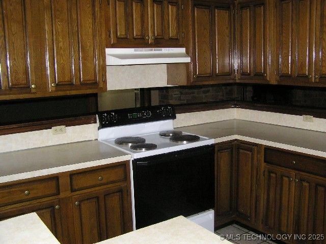 8228 S Jamestown Avenue, Tulsa, OK 74137