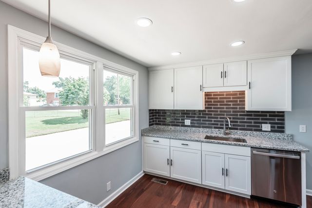 109 Valley View Dr, Old Hickory, TN 37138