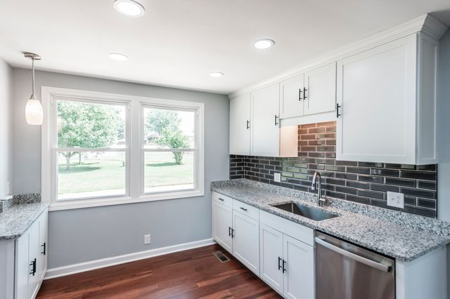 109 Valley View Dr, Old Hickory, TN 37138