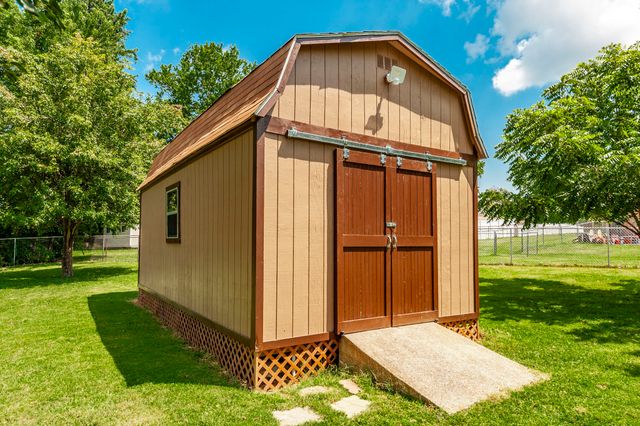 109 Valley View Dr, Old Hickory, TN 37138