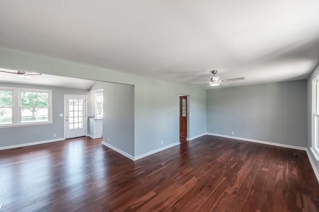 109 Valley View Dr, Old Hickory, TN 37138