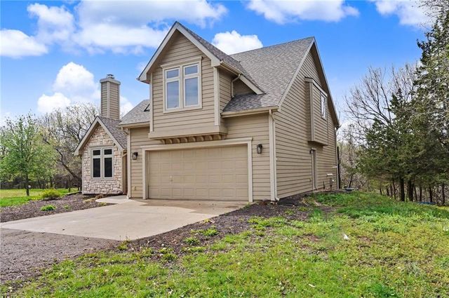 881 N 1928 Road, Lecompton, KS 66050