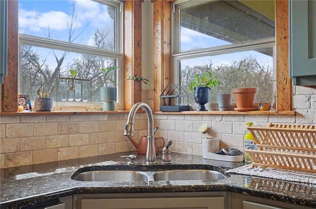 881 N 1928 Road, Lecompton, KS 66050