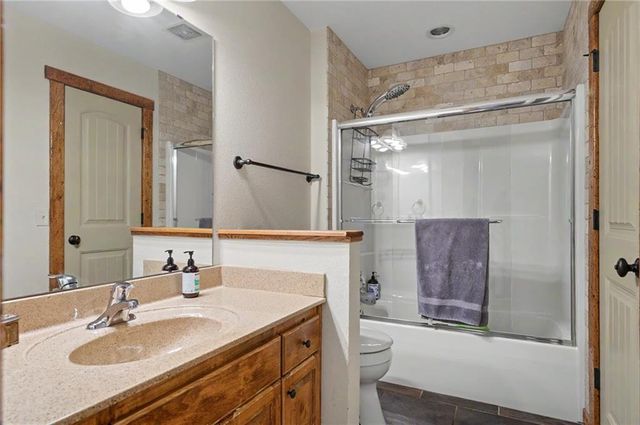 881 N 1928 Road, Lecompton, KS 66050