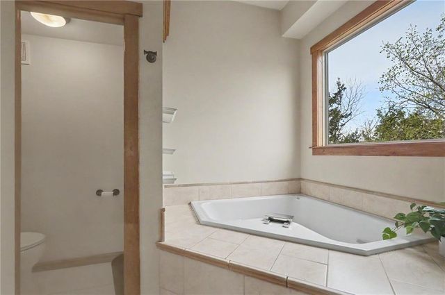 881 N 1928 Road, Lecompton, KS 66050