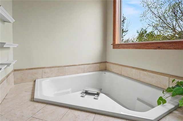 881 N 1928 Road, Lecompton, KS 66050