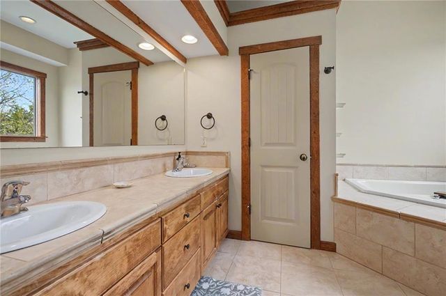 881 N 1928 Road, Lecompton, KS 66050