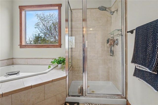 881 N 1928 Road, Lecompton, KS 66050