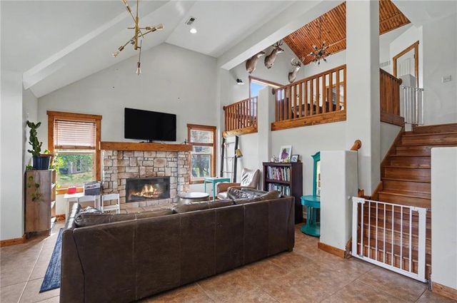 881 N 1928 Road, Lecompton, KS 66050